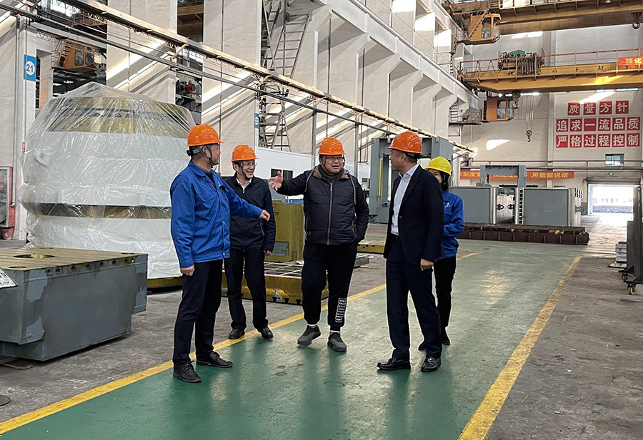【291】市工商聯(lián)黨組書(shū)記王楓、浙江科技學(xué)院機械與汽車(chē)學(xué)院院長(cháng)張云等嘉賓來(lái)電滾筒公司參觀(guān)考察.jpg