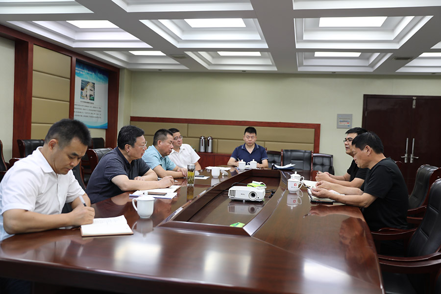 喻運鑫來(lái)我司考察.JPG