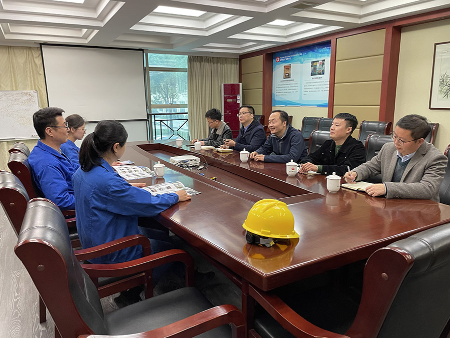 【539】湖州學(xué)院智能制造學(xué)院領(lǐng)導蒞臨我司參觀(guān)座談(1).jpg 【539】湖州學(xué)院智能制造學(xué)院領(lǐng)導蒞臨我司參觀(guān)座談(1).jpg