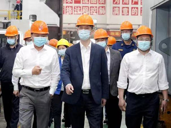 市政府黨組成員、新區黨工委副書(shū)記錢(qián)洪文蒞臨我司考察指導.jpg